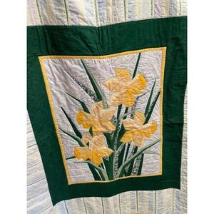 Vintage handmade daffodil floral quilt